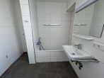 3 ZKB, Gäste-WC, Abstellraum, Dachterrasse, in Dannstadt-Schauernheim - Badezimmer